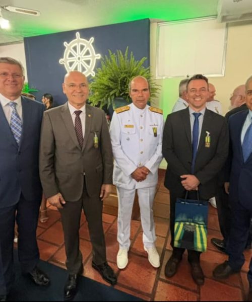 Diretor Geral do Grupo Batista de Educação, Valseni Braga, recebe ao lado de outros três mineiros, a Medalha Mérito Tamadaré, no dia do Marinheiro