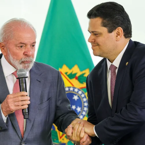 Davi Alcolumbre se empenha pela prisão de Bolsonaro e dos manifestantes do 8 de Janeiro. Trump estuda aplicar a Lei Magnitsky no Brasil – Por: Ray Cunha